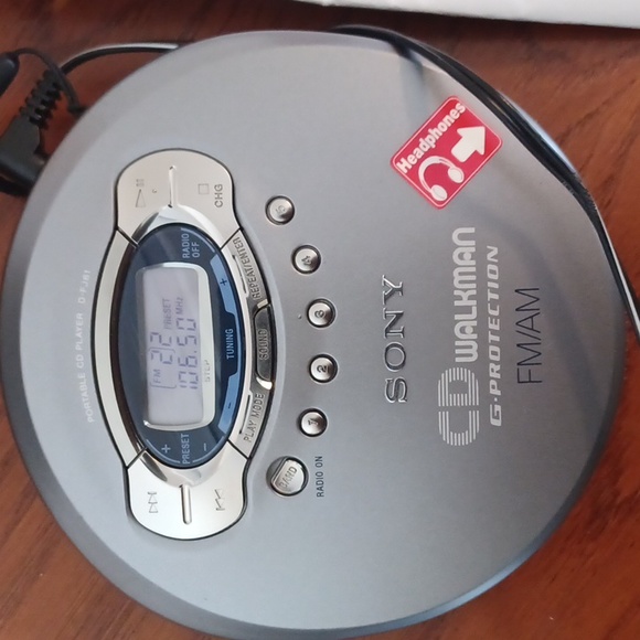 Sony Other - Sony Walkman D-FJ611 Silver CD Player FM/AM Radio G-Protection